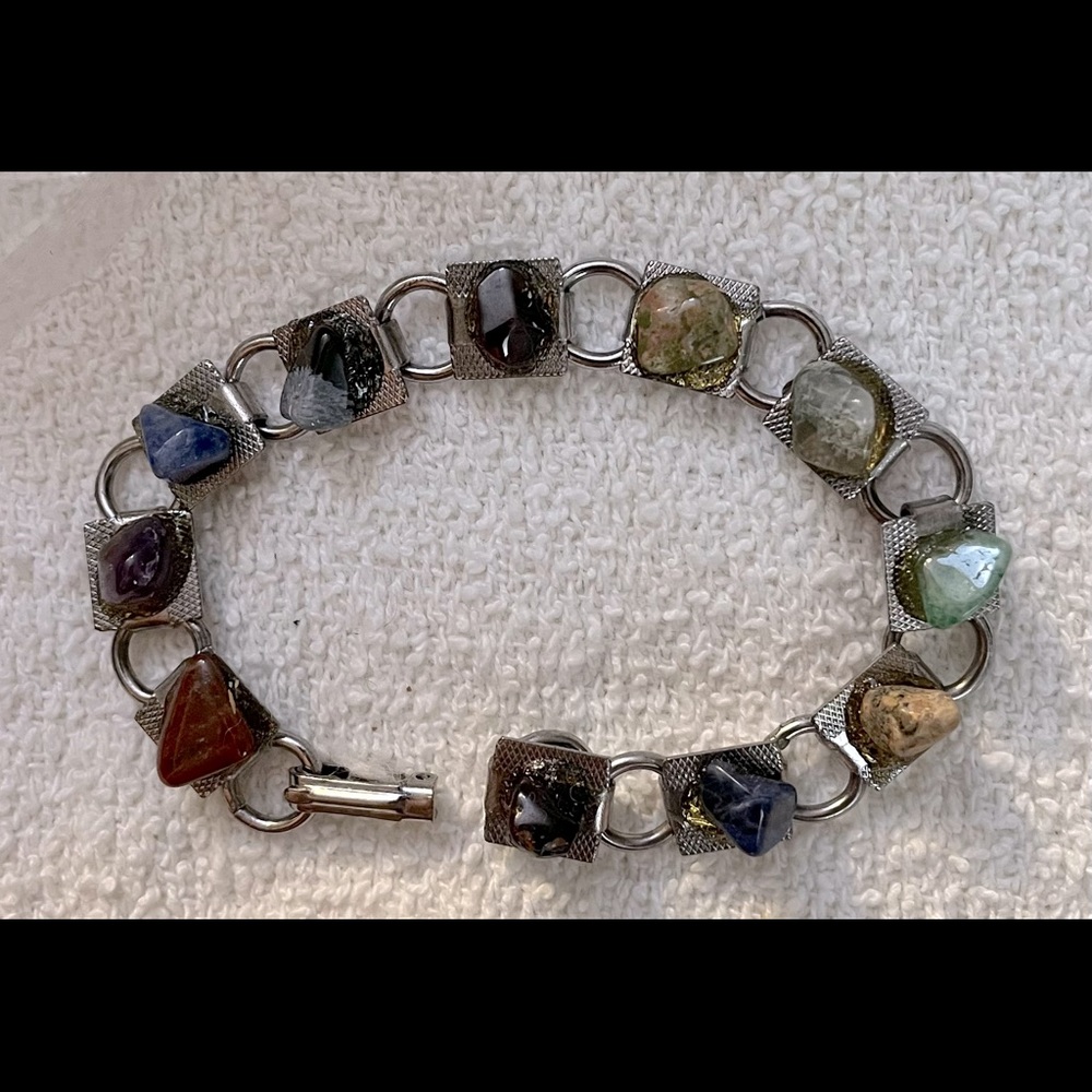 7.5 inch Bracelet in silver-tone with 11 stones